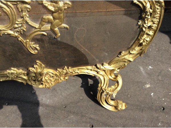Pare feu ancien de style Louis XV à riche décoration