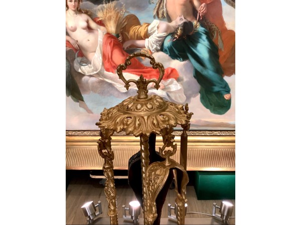Nécessaire De Cheminée De Style Louis XVI D époque Napoléon III En Bronze Doré