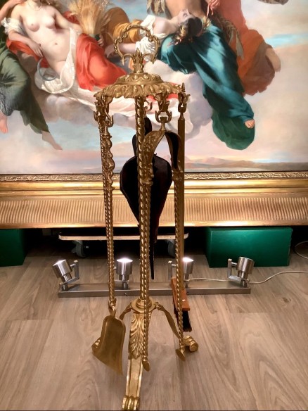 Nécessaire De Cheminée De Style Louis XVI D époque Napoléon III En Bronze Doré