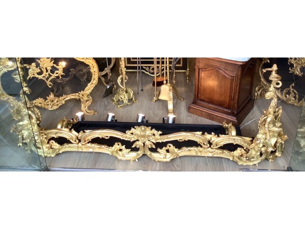 barre de chenets complète de style Louis XV en bronze doré d époque 19 eme siècle