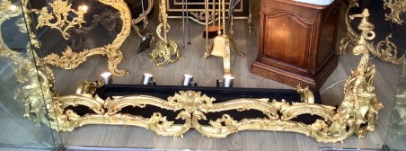 barre de chenets complète de style Louis XV en bronze doré d époque 19 eme siècle
