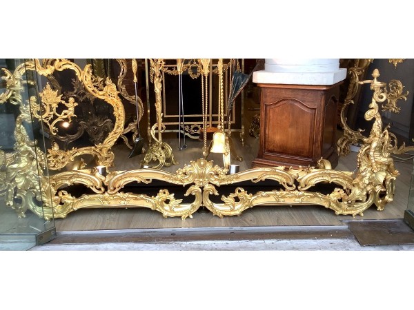 barre de chenets complète de style Louis XV en bronze doré d époque 19 eme siècle