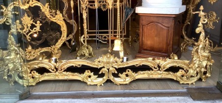 barre de chenets complète de style Louis XV en bronze doré d époque 19 eme siècle