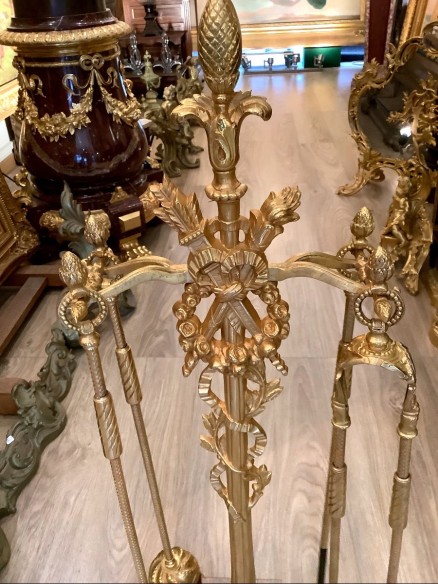 Nécessaire De Cheminée Fin 19ème Siècle En Bronze Doré