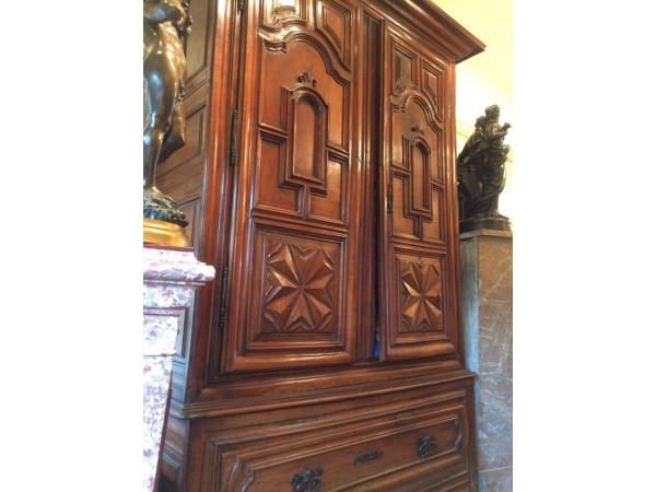 Armoire ancienne Louis XIV